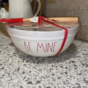 Rae Dunn Mixing bowl w/scraper